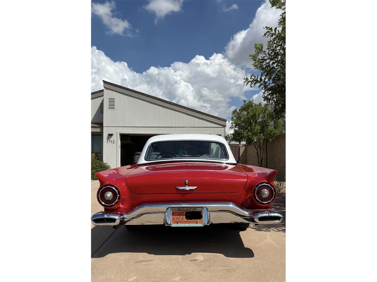 Ford-Thunderbird-1957-Red-Black-and-White-4