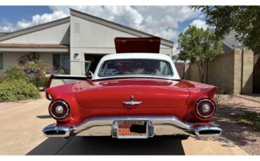 Ford-Thunderbird-1957-Red-Black-and-White-5