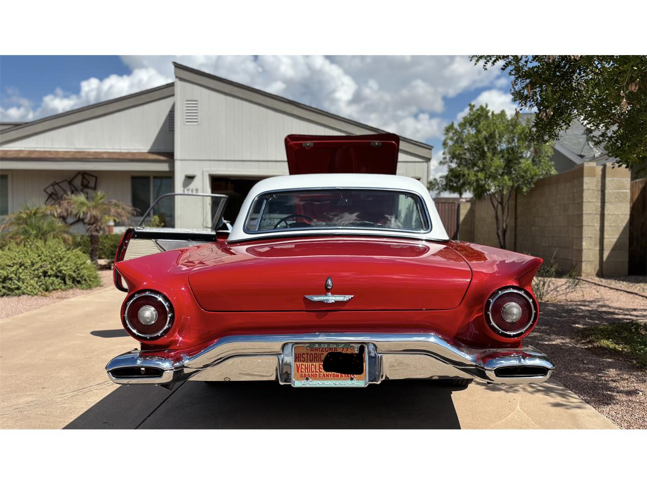 Ford-Thunderbird-1957-Red-Black-and-White-5