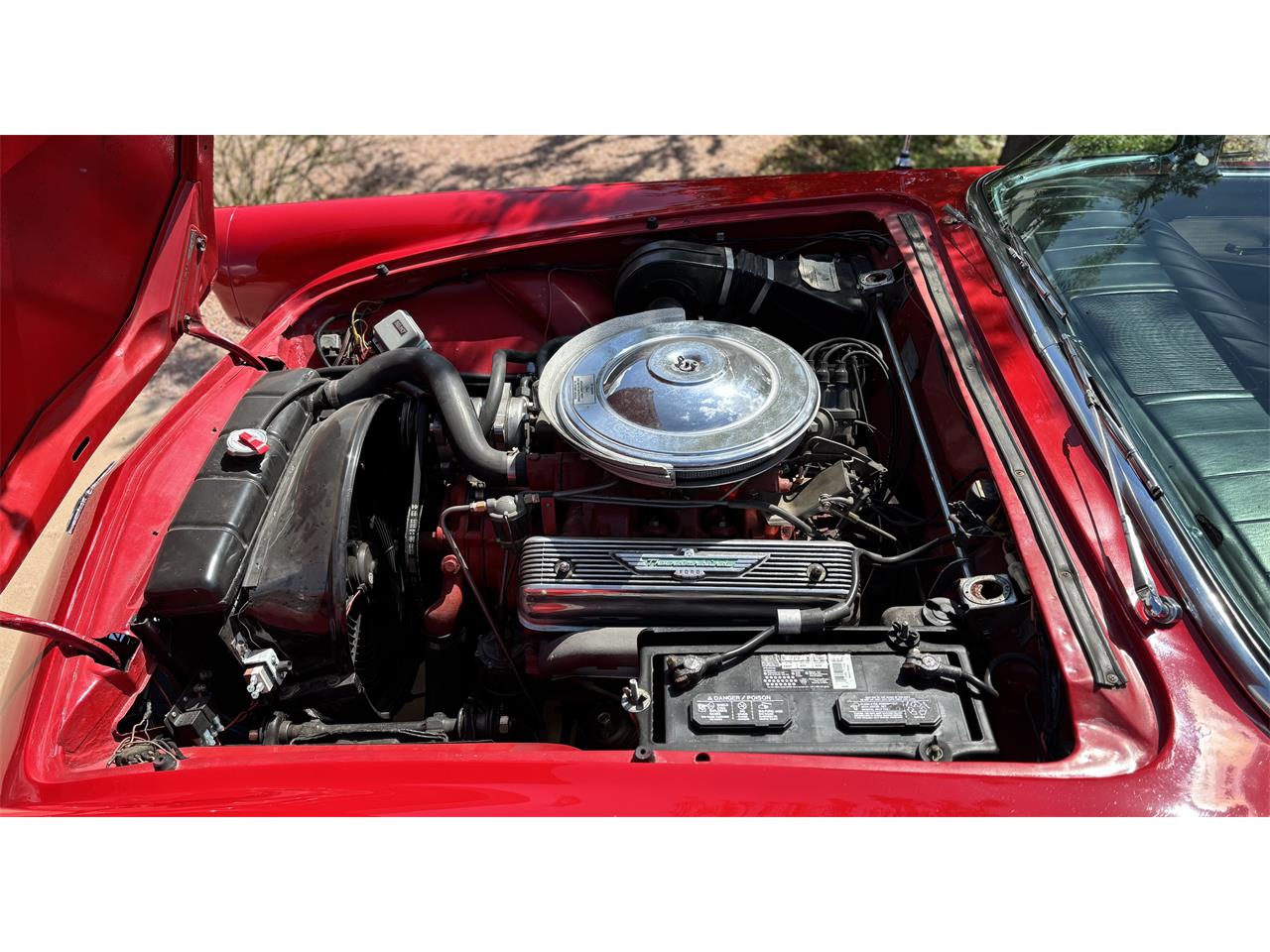 Ford-Thunderbird-1957-Red-Black-and-White-6