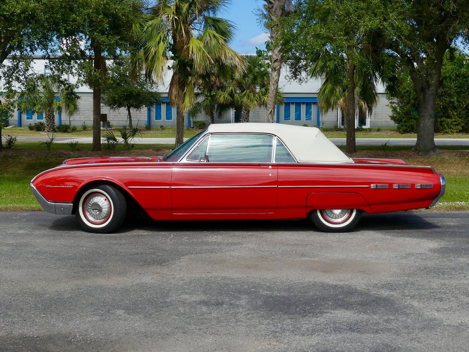 Ford-Thunderbird-1962-Convertible-11