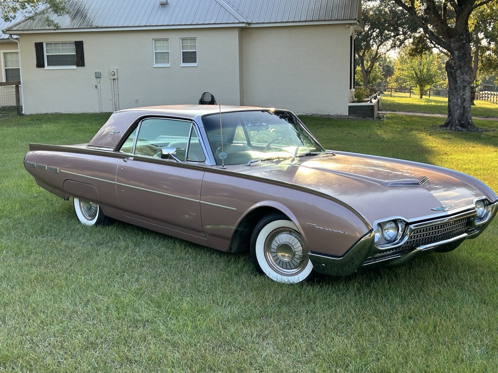 Ford-Thunderbird-1962-Coupe-3