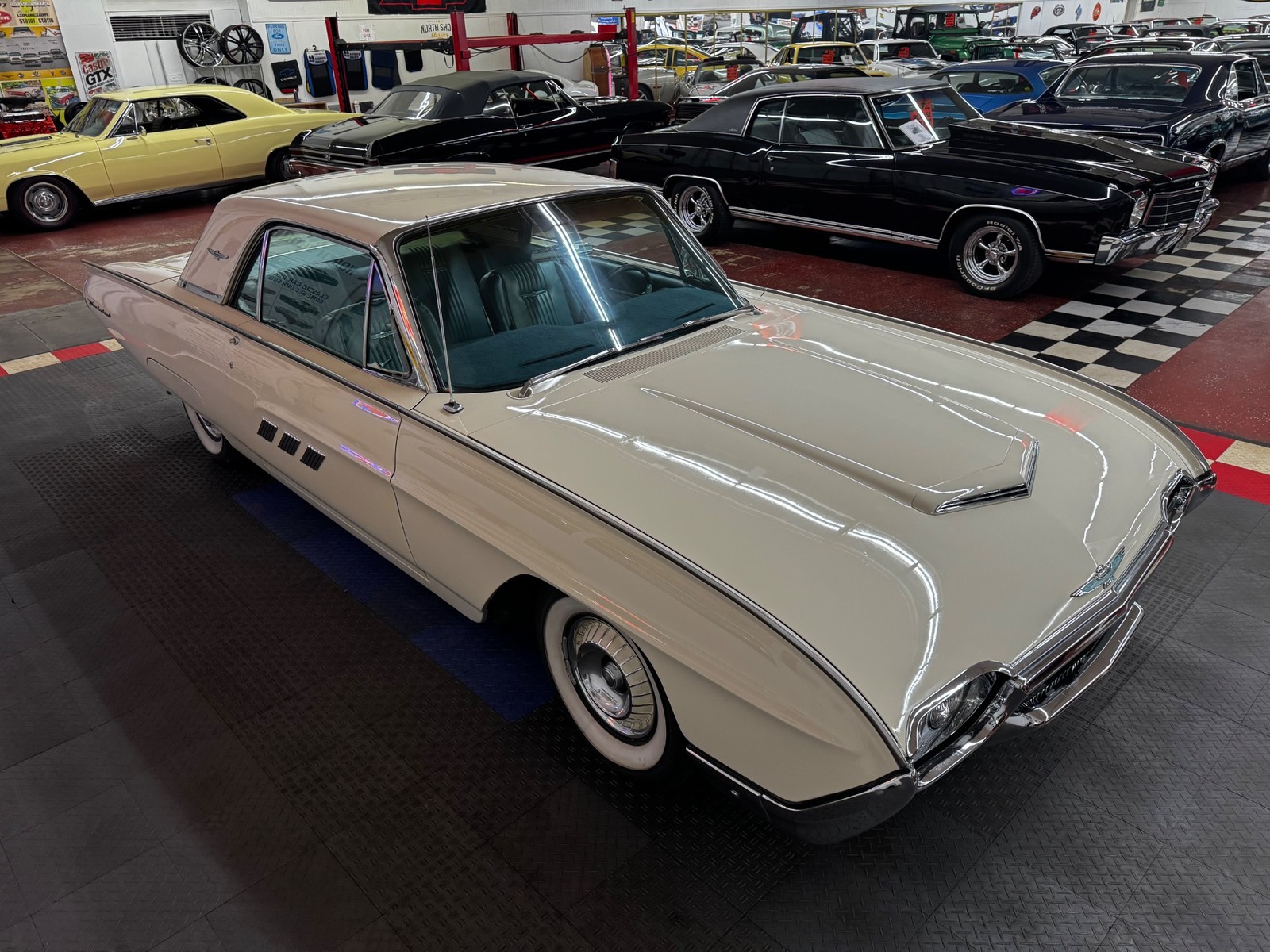 Ford-Thunderbird-1963-Coupe-33