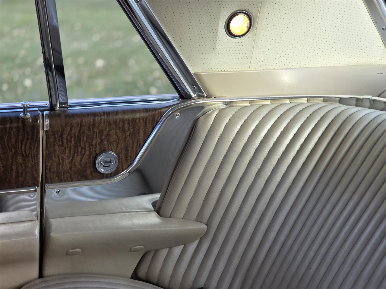 Ford-Thunderbird-1965-Burnt-orange-Ivory-1