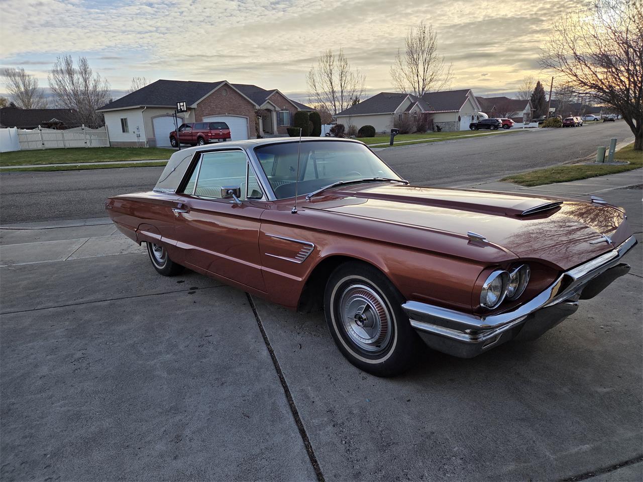 Ford-Thunderbird-1965-Burnt-orange-Ivory-2