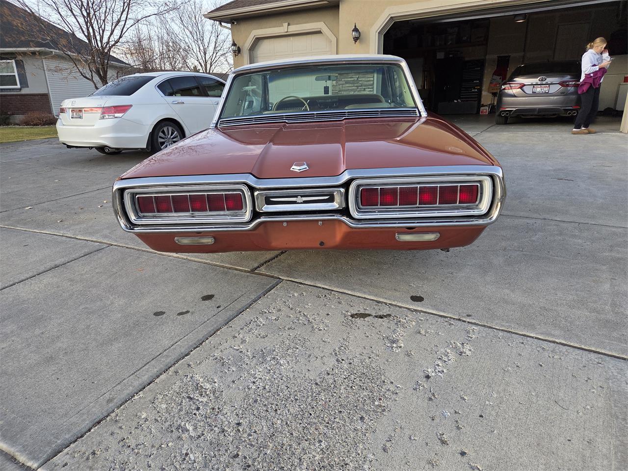 Ford-Thunderbird-1965-Burnt-orange-Ivory-4