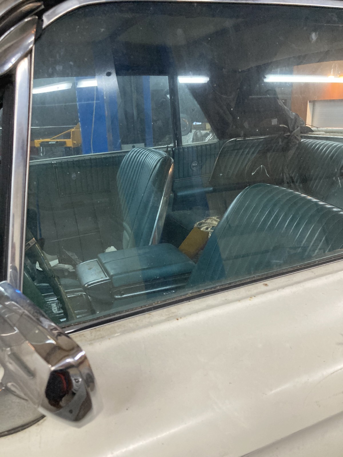 Ford-Thunderbird-1966-2