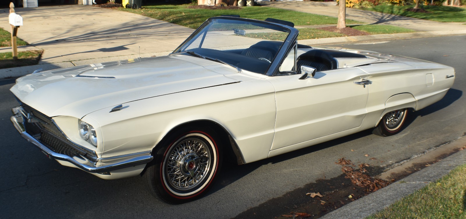Ford-Thunderbird-1966-Convertible-4