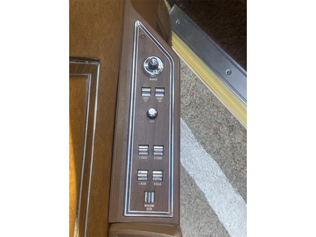 Ford-Thunderbird-1972-Yellow-Brown-13