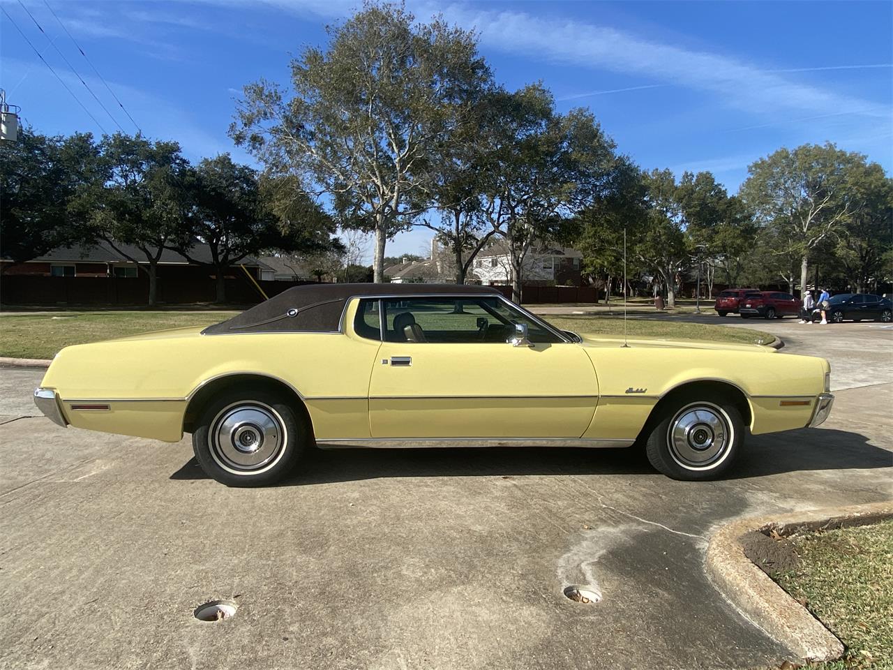 Ford-Thunderbird-1972-Yellow-Brown-3