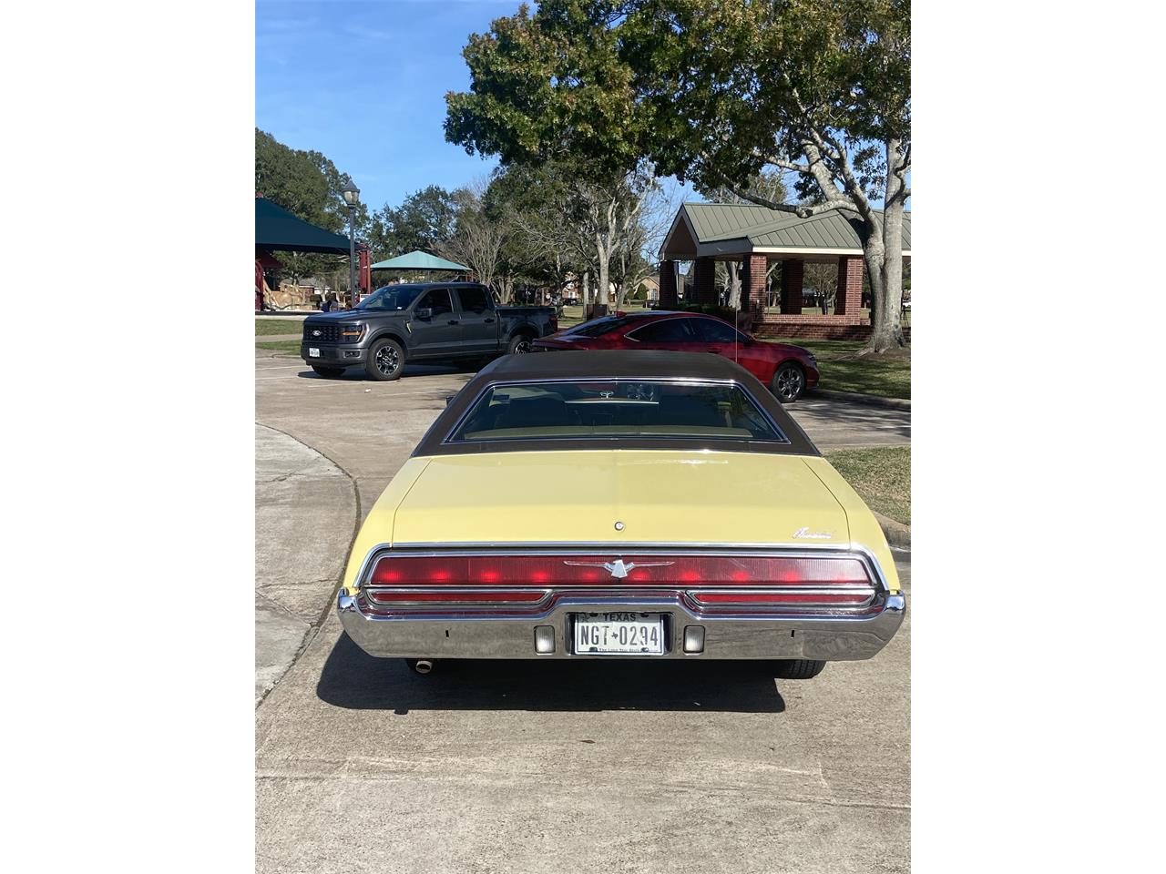Ford-Thunderbird-1972-Yellow-Brown-4