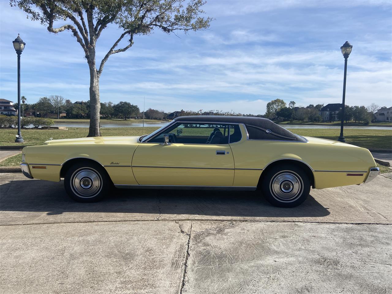 Ford-Thunderbird-1972-Yellow-Brown