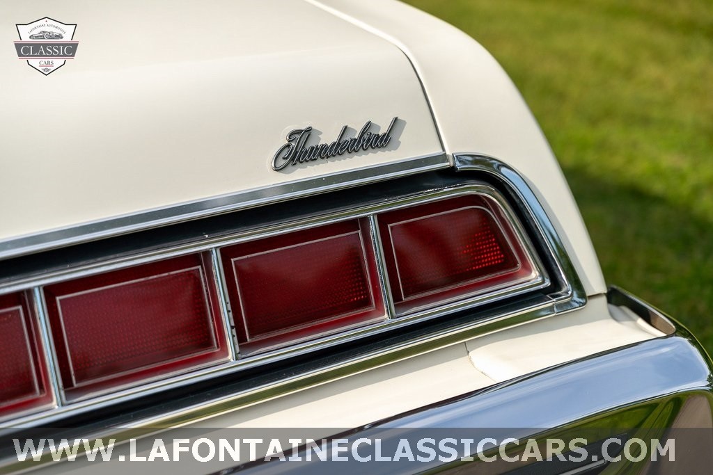 Ford-Thunderbird-1976-39