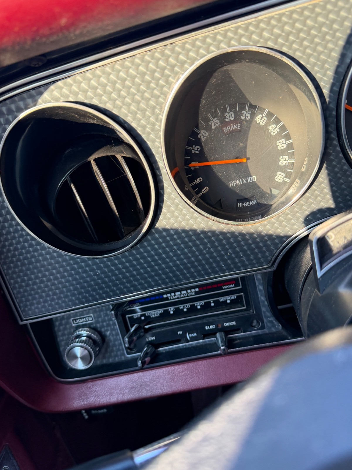 Ford-Thunderbird-1977-Coupe-30