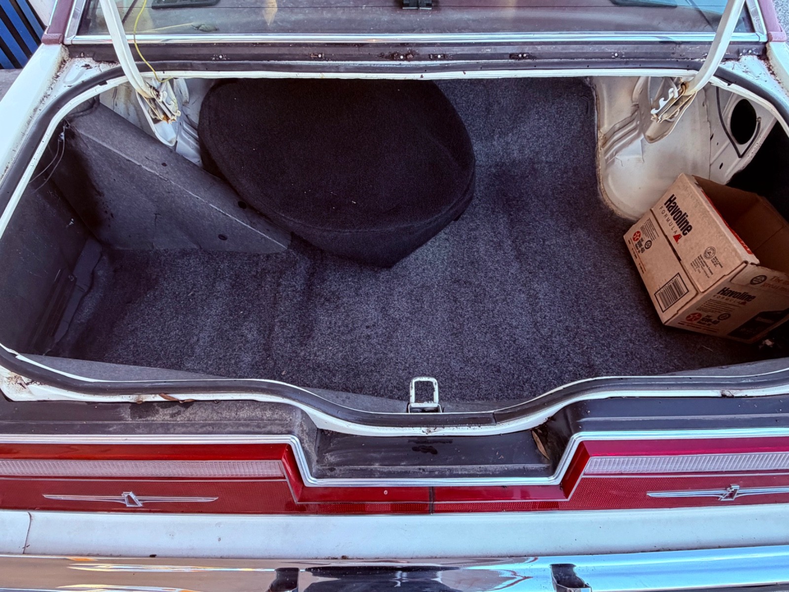 Ford-Thunderbird-1977-Coupe-34