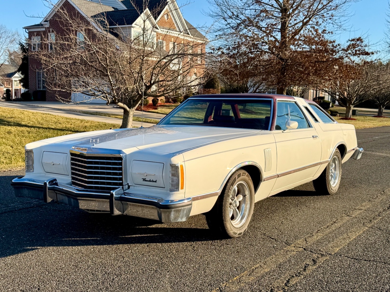 Ford-Thunderbird-1977-Coupe