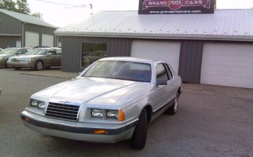 Ford-Thunderbird-1985-Sedan-1