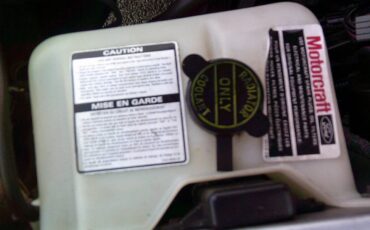 Ford-Thunderbird-1985-Sedan-13