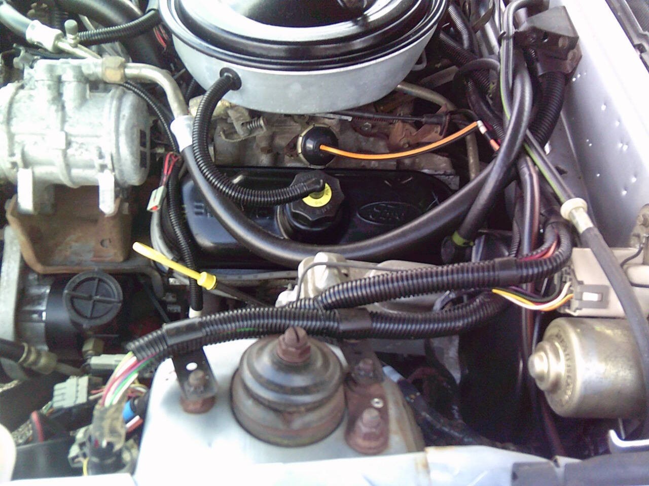 Ford-Thunderbird-1985-Sedan-14