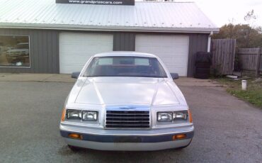 Ford-Thunderbird-1985-Sedan-2