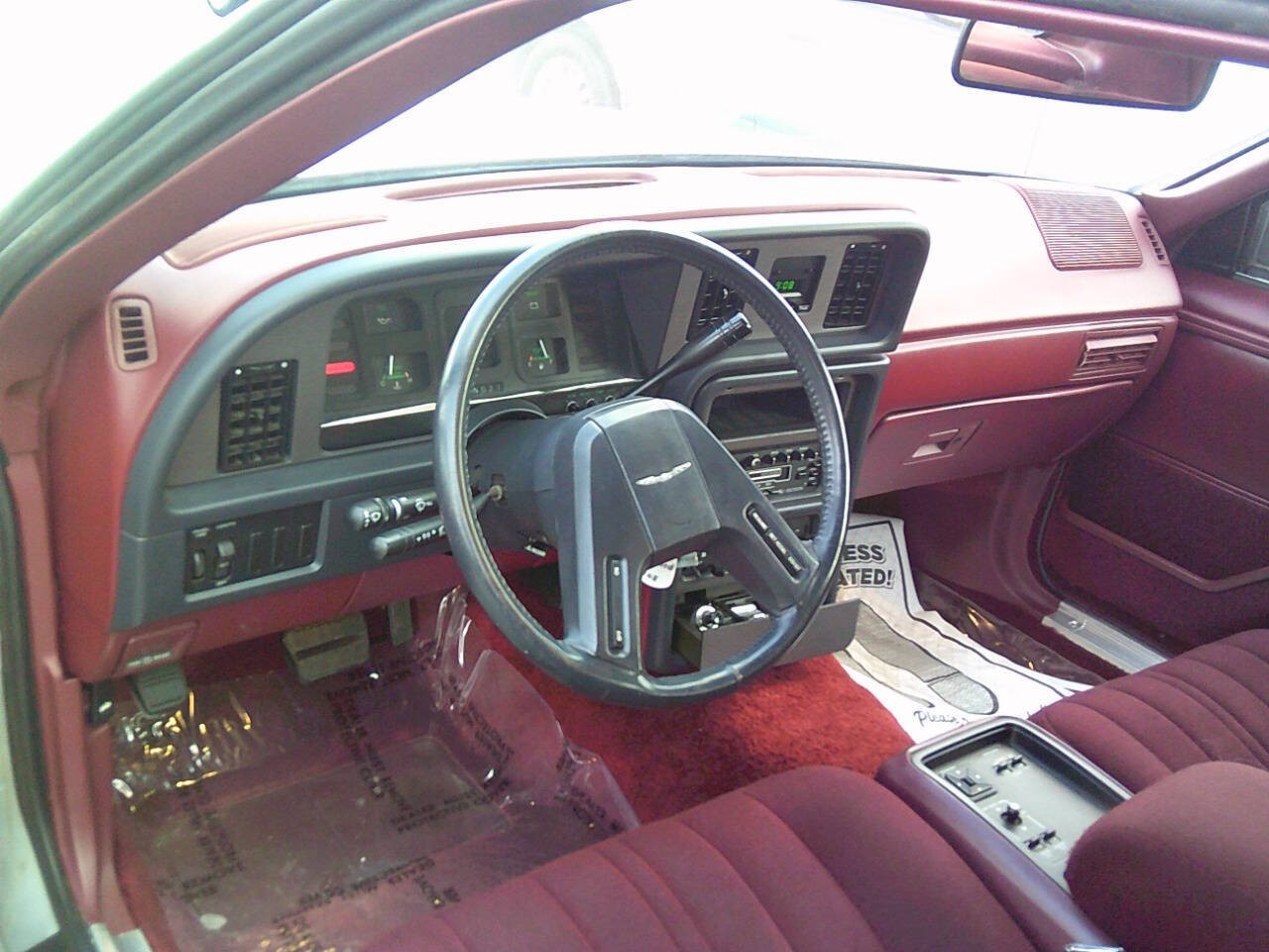 Ford-Thunderbird-1985-Sedan-23