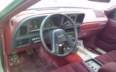 Ford-Thunderbird-1985-Sedan-23