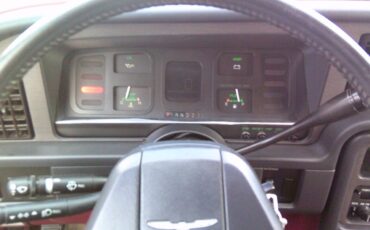 Ford-Thunderbird-1985-Sedan-24