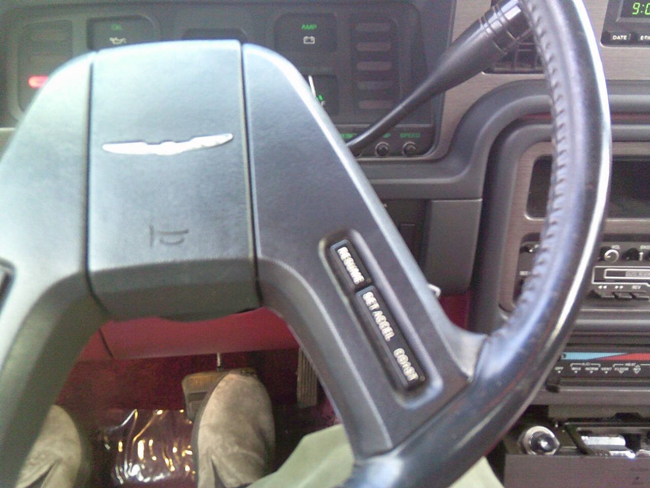 Ford-Thunderbird-1985-Sedan-27