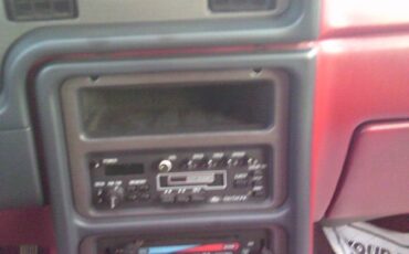 Ford-Thunderbird-1985-Sedan-28