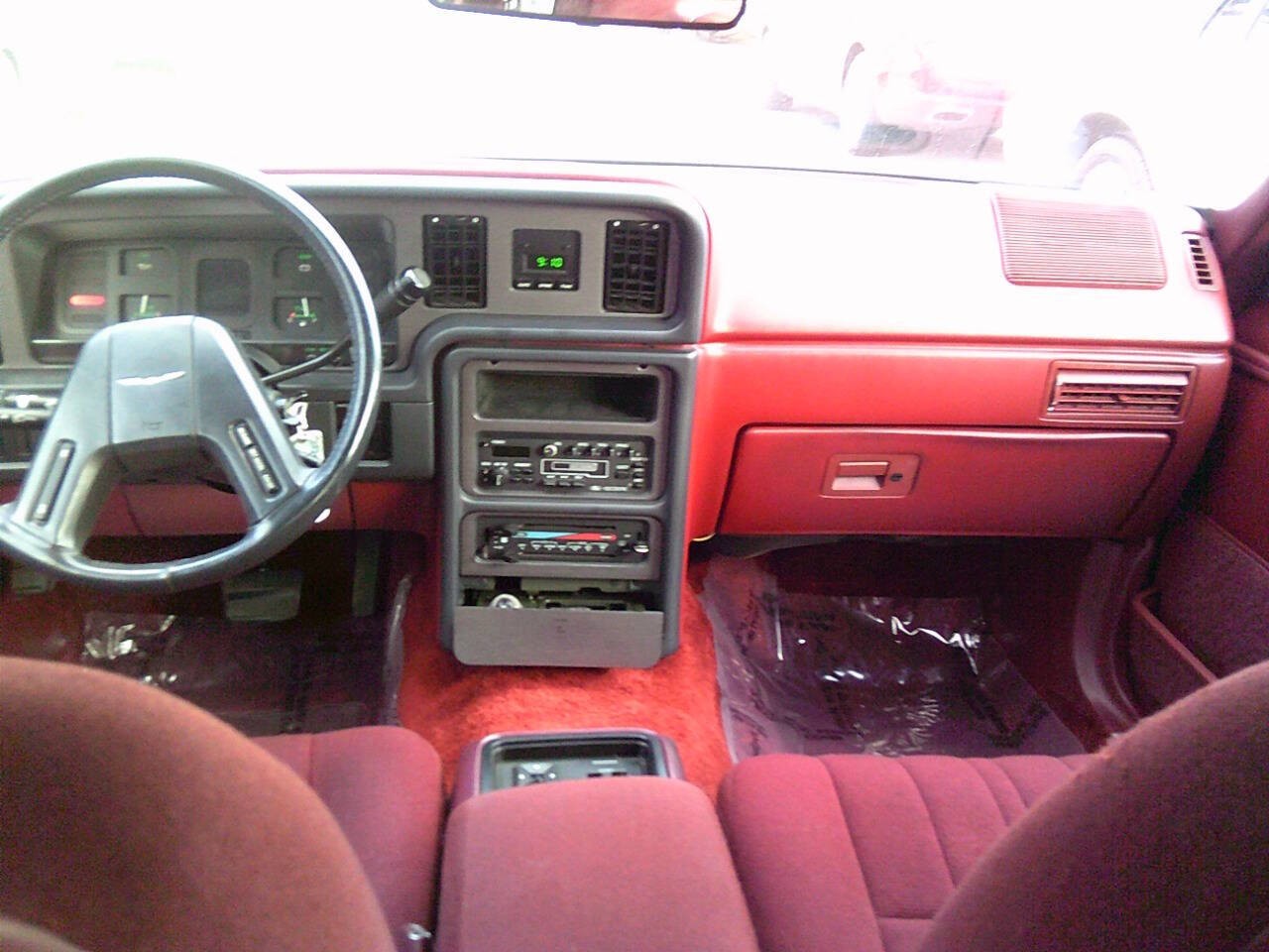 Ford-Thunderbird-1985-Sedan-29