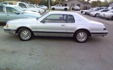 Ford-Thunderbird-1985-Sedan-3