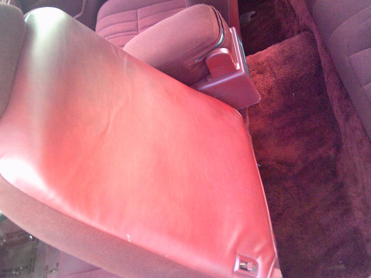 Ford-Thunderbird-1985-Sedan-31