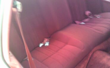 Ford-Thunderbird-1985-Sedan-32