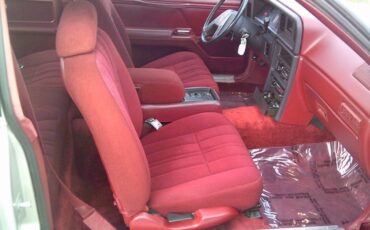 Ford-Thunderbird-1985-Sedan-35