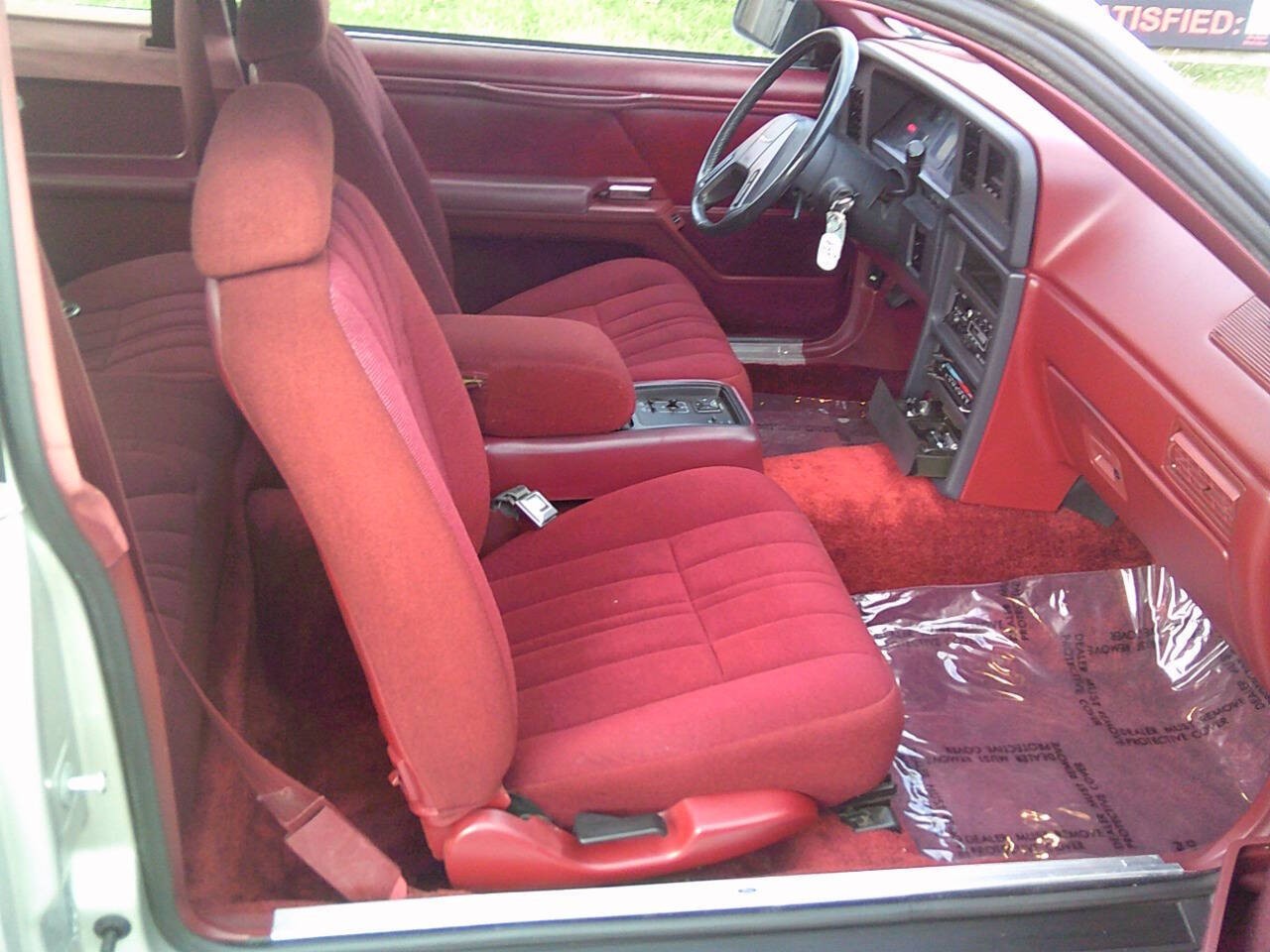 Ford-Thunderbird-1985-Sedan-35