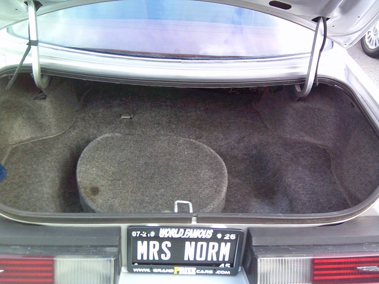 Ford-Thunderbird-1985-Sedan-5