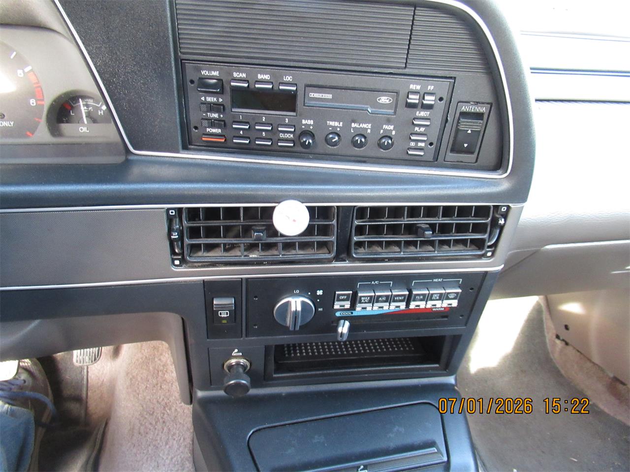 Ford-Thunderbird-1989-Light-Titanium-Gray-4