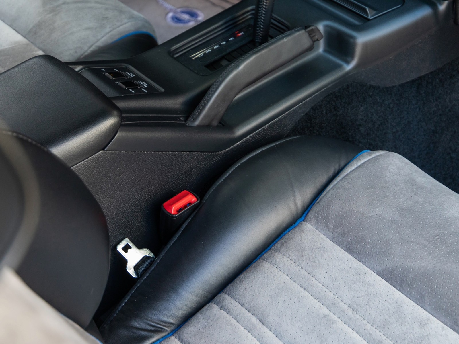 Ford-Thunderbird-1990-Coupe-39