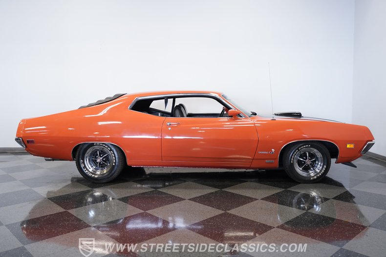 Ford-Torino-1970-Calypso-Coral-Black-18