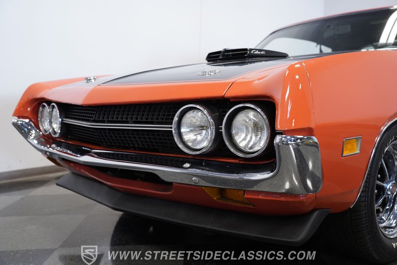 Ford-Torino-1970-Calypso-Coral-Black-24