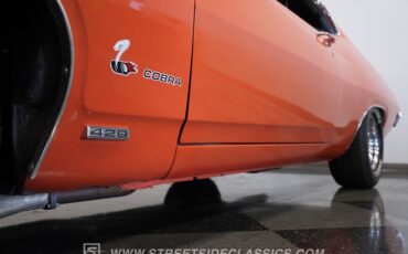 Ford-Torino-1970-Calypso-Coral-Black-25