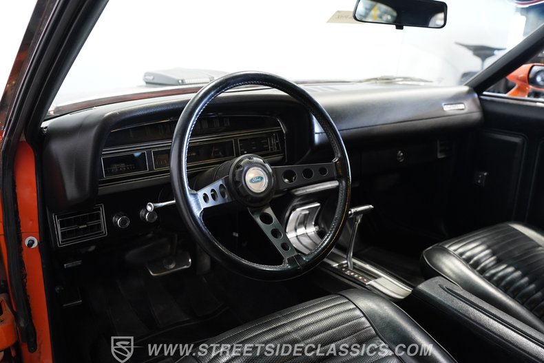 Ford-Torino-1970-Calypso-Coral-Black-39