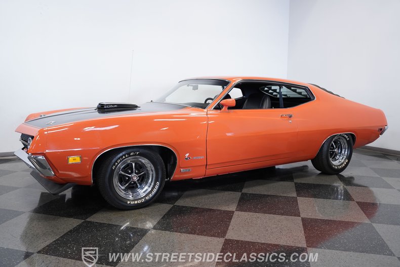 Ford-Torino-1970-Calypso-Coral-Black-4