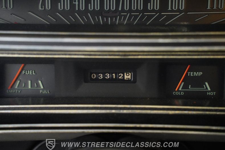 Ford-Torino-1970-Calypso-Coral-Black-43