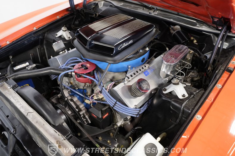 Ford-Torino-1970-Calypso-Coral-Black-6