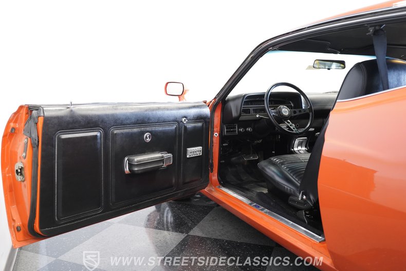 Ford-Torino-1970-Calypso-Coral-Black-9