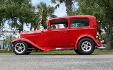 Ford-Tudor-1932-Sedan-10