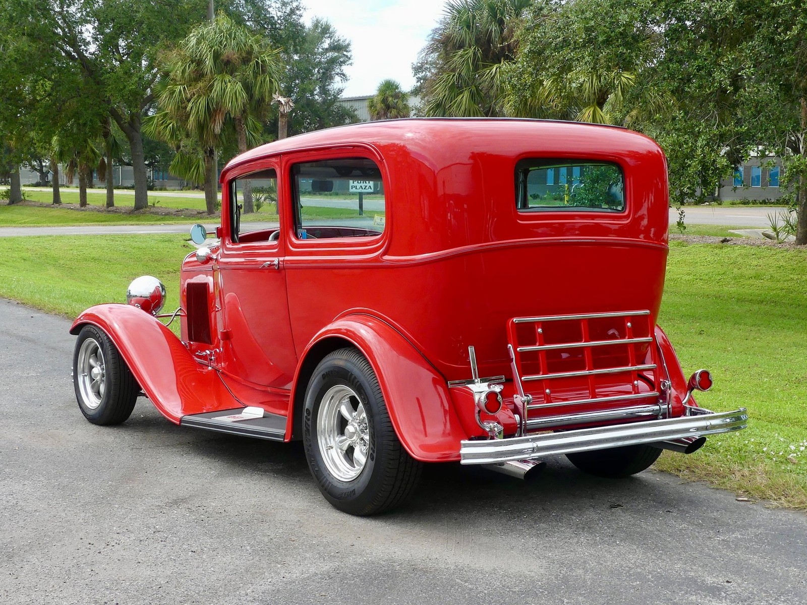 Ford-Tudor-1932-Sedan-11