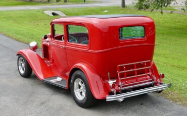Ford-Tudor-1932-Sedan-12
