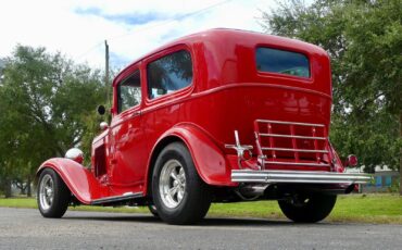 Ford-Tudor-1932-Sedan-13